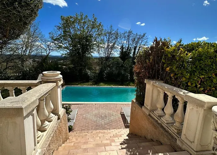 Rez De Villa , Beau Jardin Avec Piscine